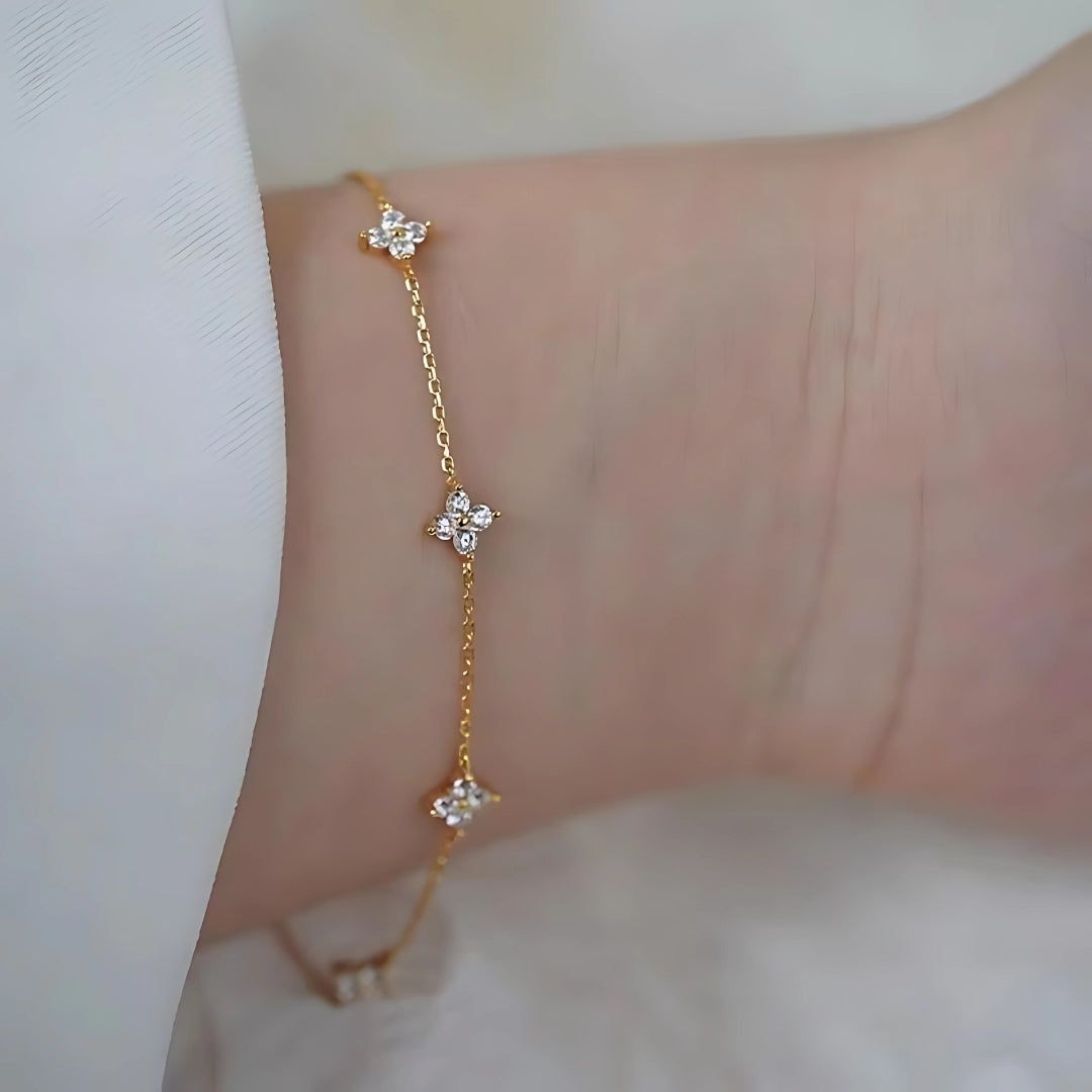 Zircon Four-Leaf Clover Elegant Bracelet — INS Style Niche Jewelry