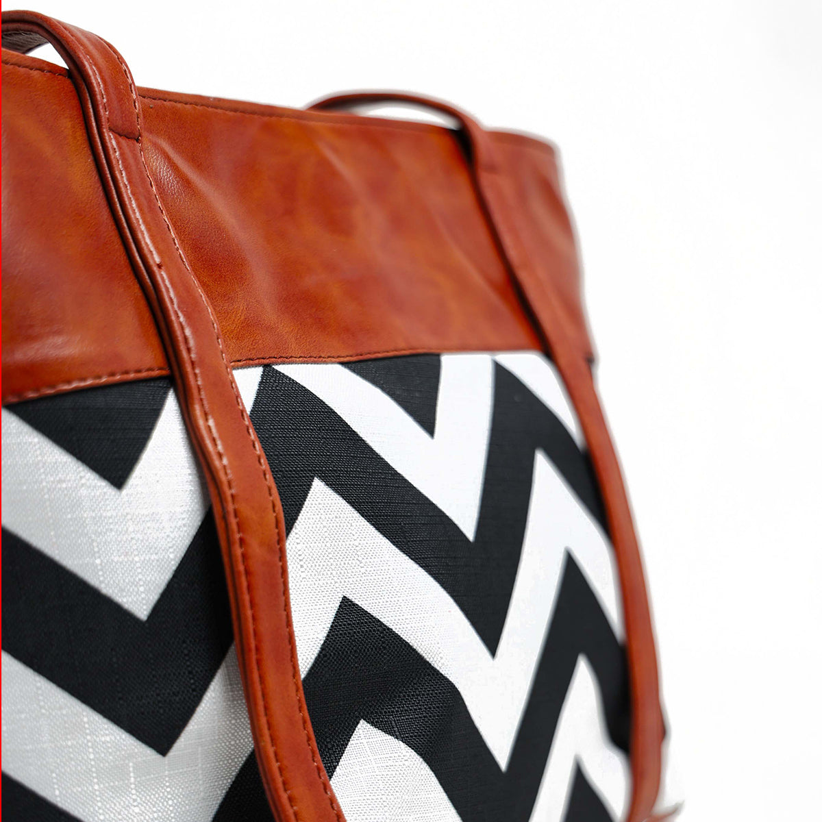 Dazzle | Shoulder | Brown